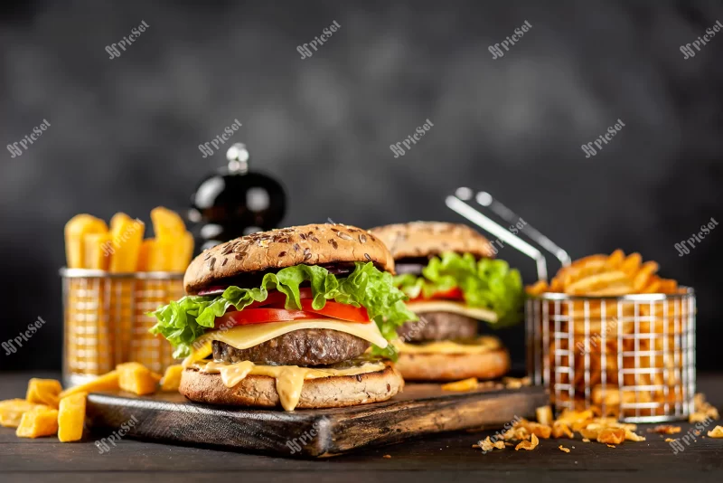 delicious grilled burgers / برگر کبابی و سیب زمینی خوشمزه