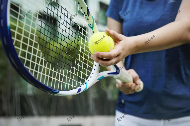 player getting ready serve tennis / بازیکن در حال سرویس تنیس