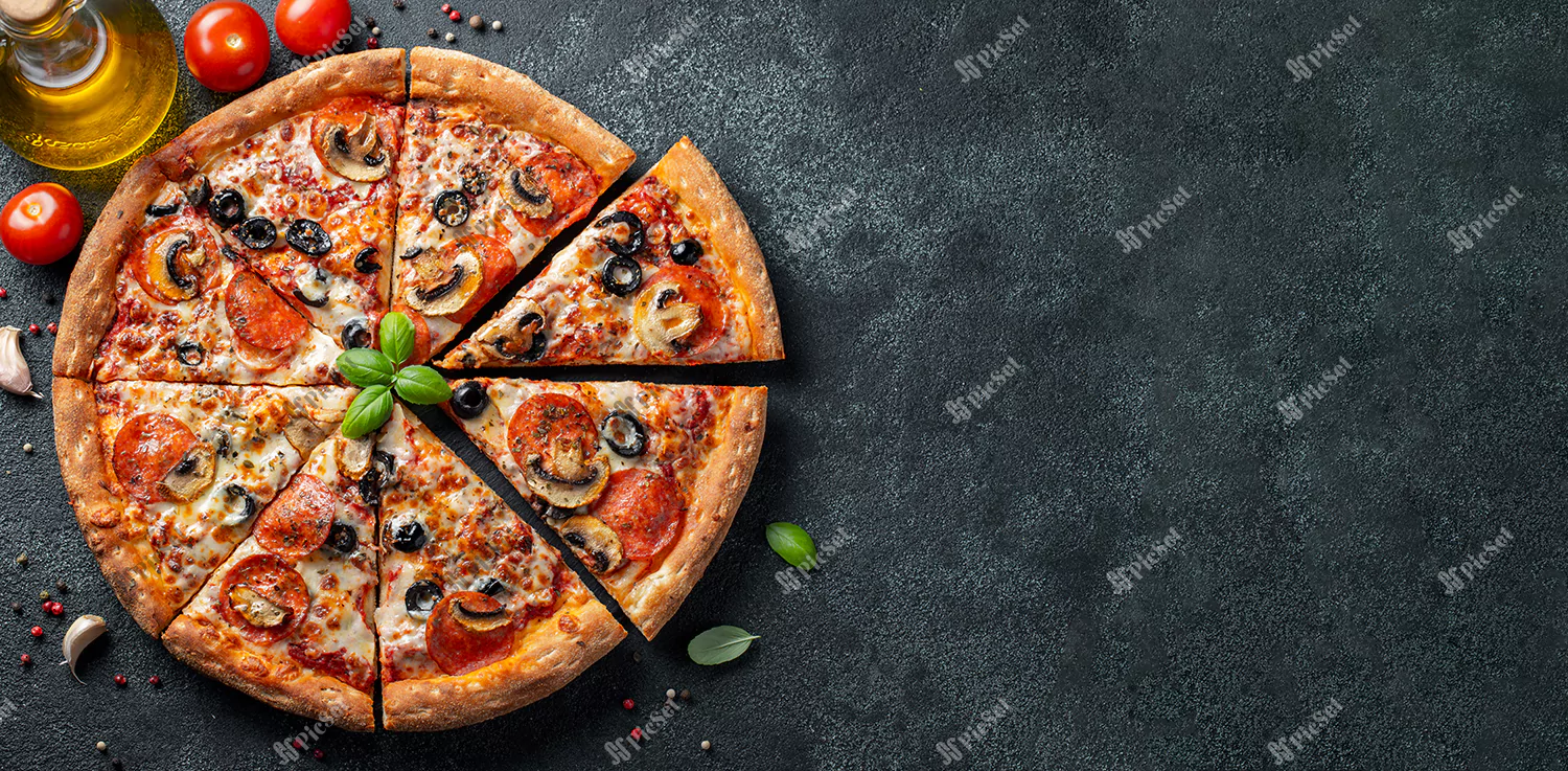 tasty pepperoni pizza with mushrooms olives / پیتزا پپرونی خوشمزه با قارچ زیتون
