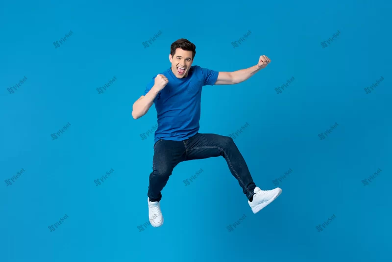 american man jumping enjoying his success / مرد آمریکایی در حال پریدن و لذت بردن از موفقیت خود