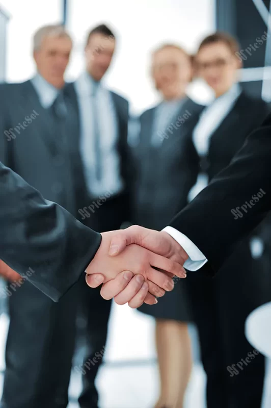 handshake isolated business background / کسب و کار دست دادن برای همکاری موفقیت