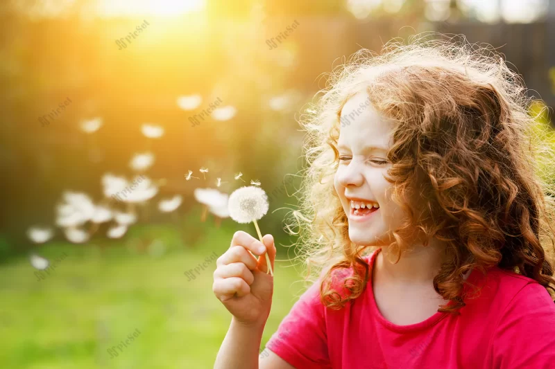 little curly girl blowing dandelion laughing_78949 100 / دختر مو فرفری کوچولو در حال دمیدن قاصدک در حال خنده