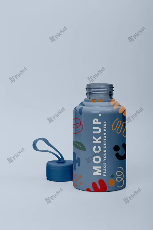 reusable bottle with blue background / بطری با پس زمینه آبی