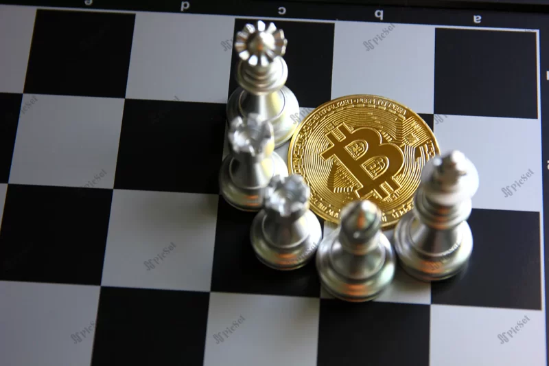 bitcoin with silver chess board bitcoin concept / بیت کوین با تخته شطرنج نقره ای مفهوم راه فراری وجود ندارد