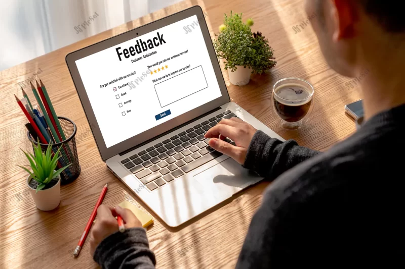 customer feedback review analysis by modish computer software / تجزیه و تحلیل بررسی بازخورد مشتری توسط نرم افزار کامپیوتری مدرن مفهوم کسب و کار فریلنسری