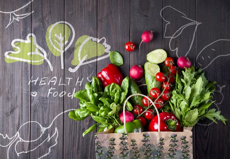 grocery bag full vegetables wooden surface / کیسه مواد غذایی پر سبزیجات میز چوبی