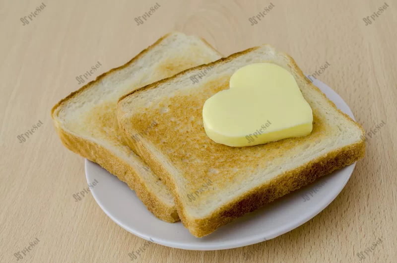 heart shaped butter toast / صبحانه نان تست و کره به شکل قلب