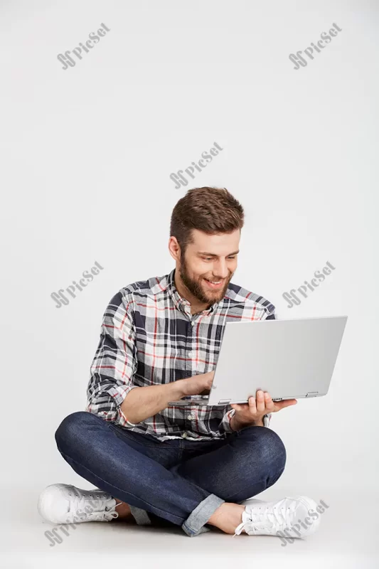 portrait smiling young man plaid shirt / مرد جوان پرتره خندان با لپ تاپ کار می کند