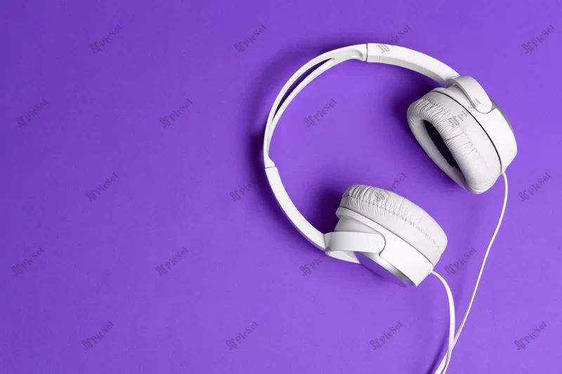 white headphones / هدفون سفید