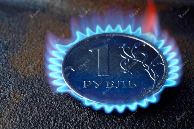 russian one ruble coin lies dark metal background closeup photomontage burning coin / فتومونتاژ سکه یک روبل روسیه در حال سوزاندن با شعله آتش